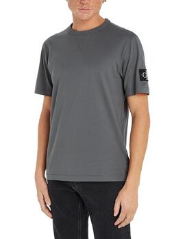 CALVIN KLEIN CAMISETA BADGE GRIS