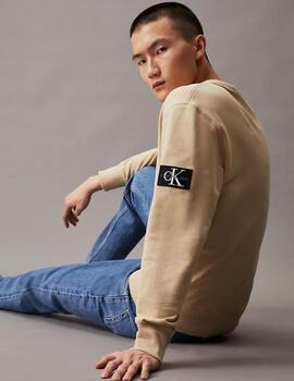 CALVIN KLEIN SUDADERA BADGE BEIGE