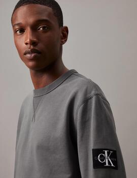 CALVIN KLEIN SUDADERA BADGE GRIS