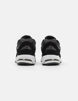 ZAPATILLA NEW BALANCE 2002R NEGRO BLANCO