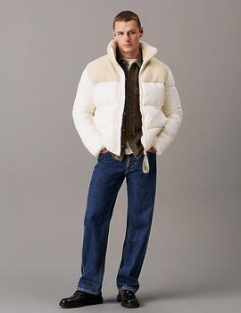 CALVIN CAZADORA BEIGE PLUMAS SHERPA