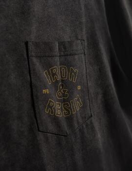 IRON RESIN CAMISETA TAKE IT EASY POCKET NEGRA