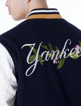 NEW ERA CHAQUETA NAVY FLORAL VARSITY