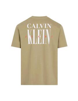 CALVIN KLEIN CAMISETA CAMEL SERIF FRONT GRPHIC