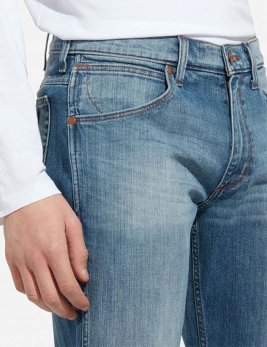 Vaqueros Greensboro water Blue denim Wrangler para Hombre