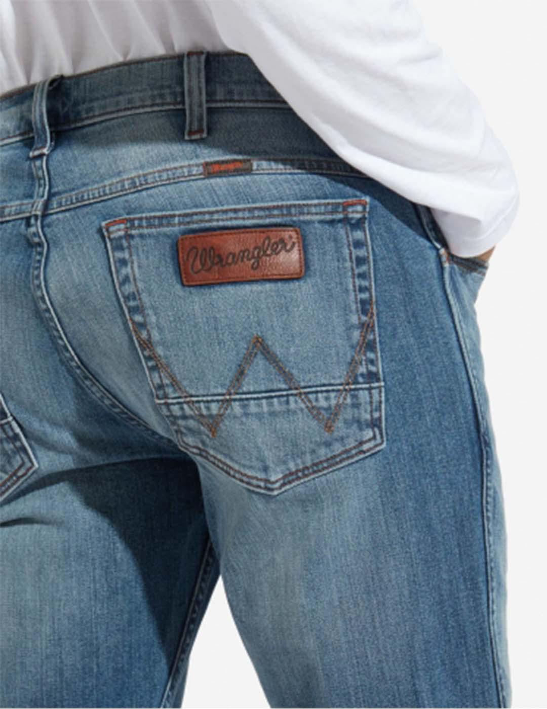Vaqueros Greensboro water Blue denim Wrangler para Hombre