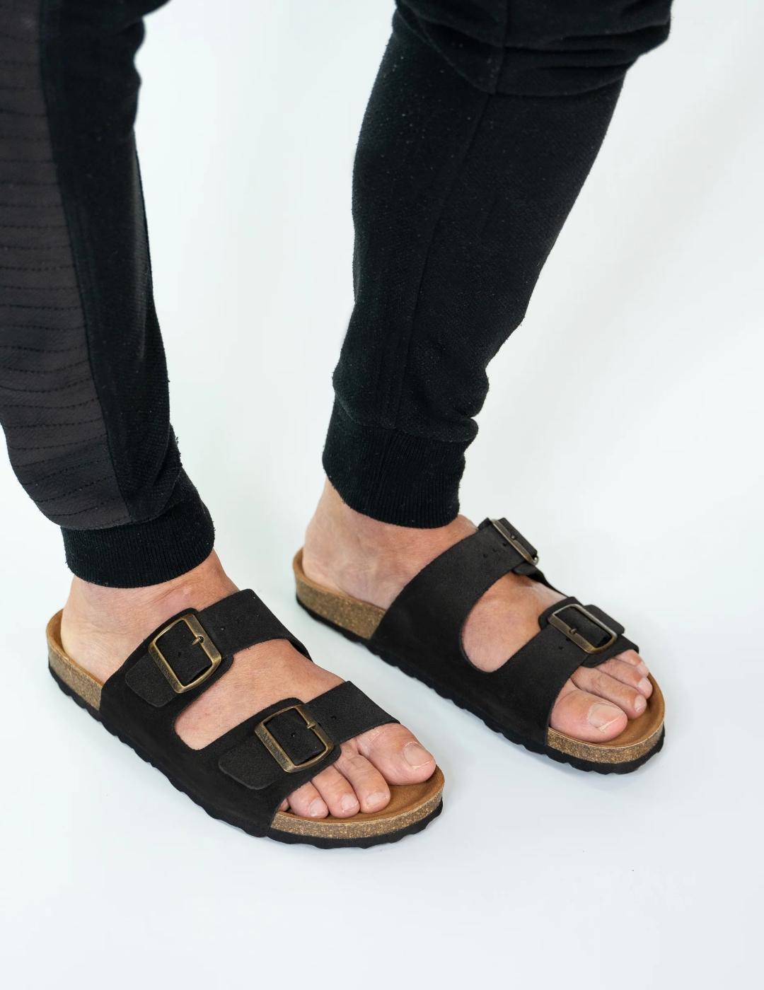 Sandalias auténticas en negro para hombre.