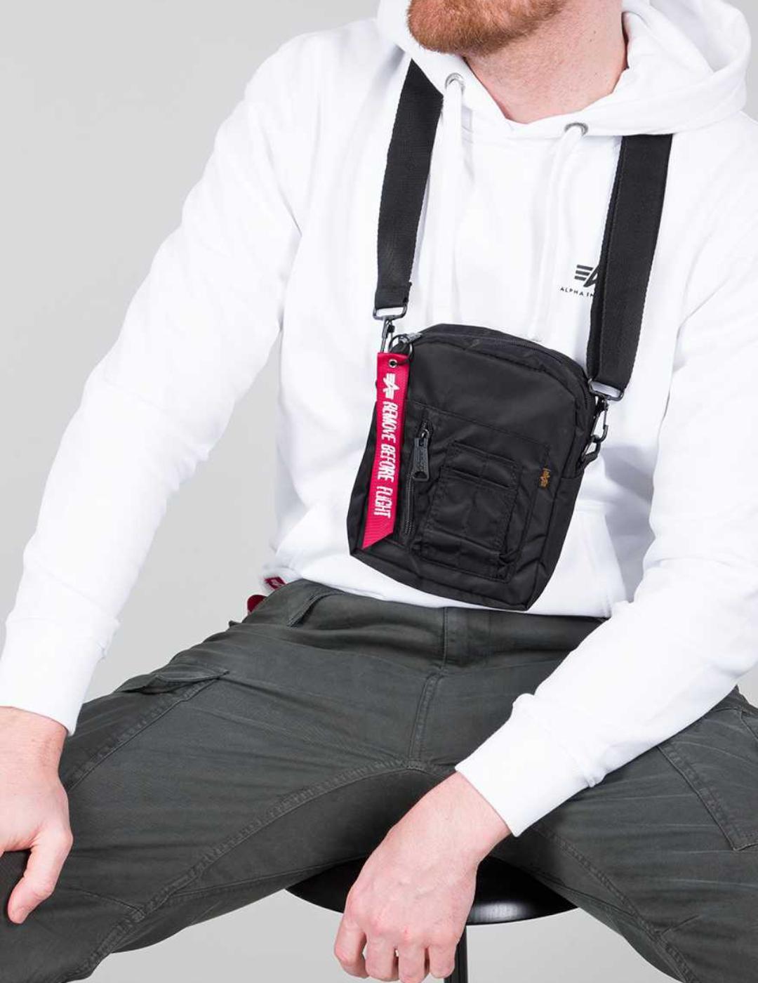 ALPHA CREW CARRY BAG BLACK