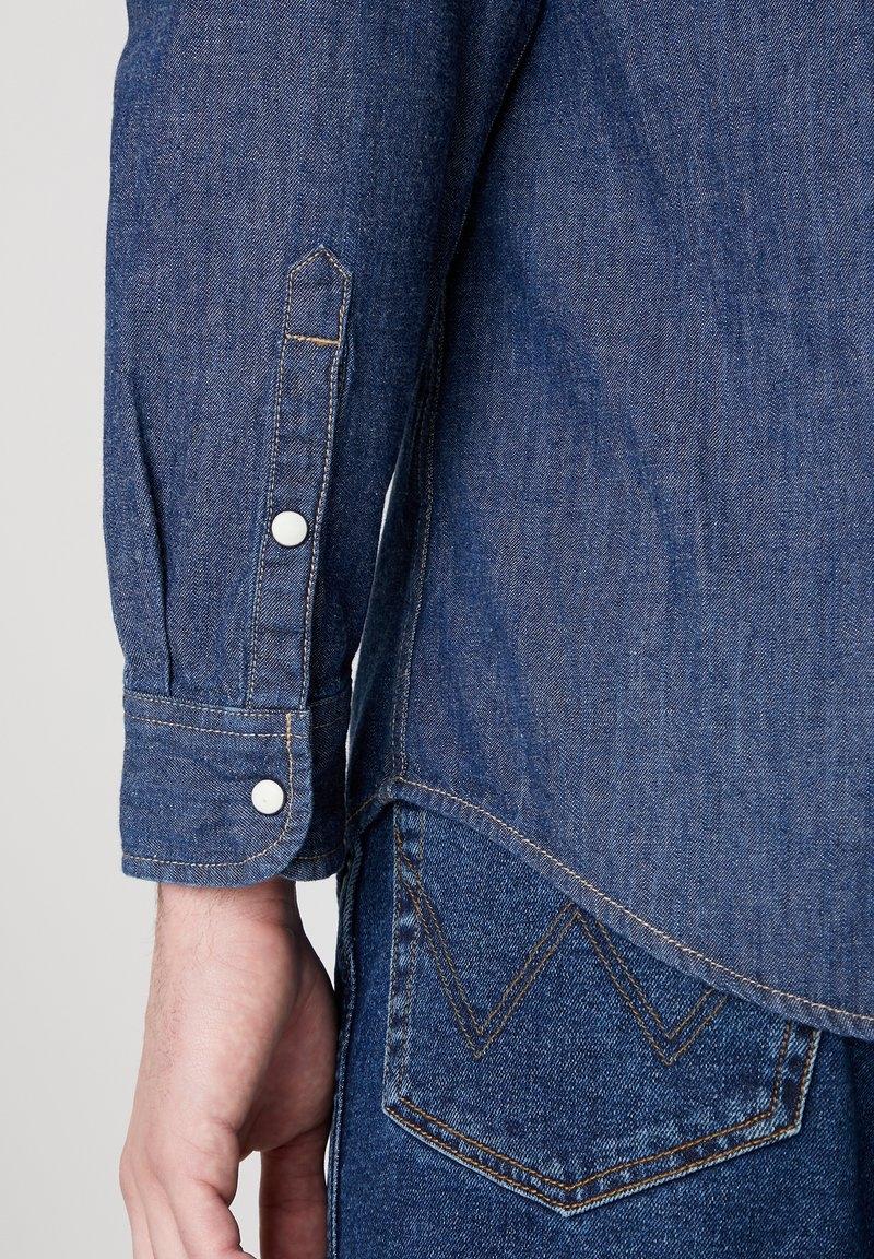 WRANGLER CAMISA VAQUERA DARK STONE