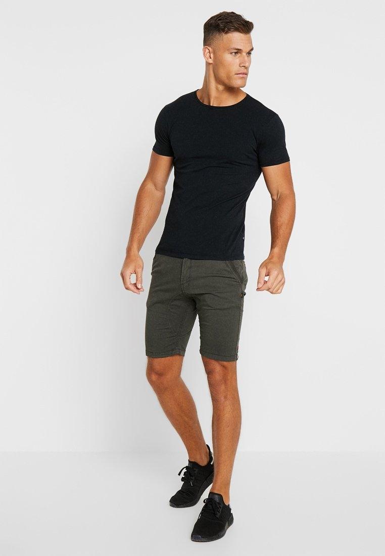 KEROSENE SHORT GREY BLACK ALPHA