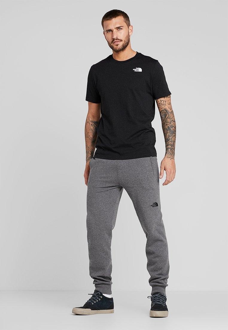 NORTH FACE CAMISETA REDBOX NEGRA