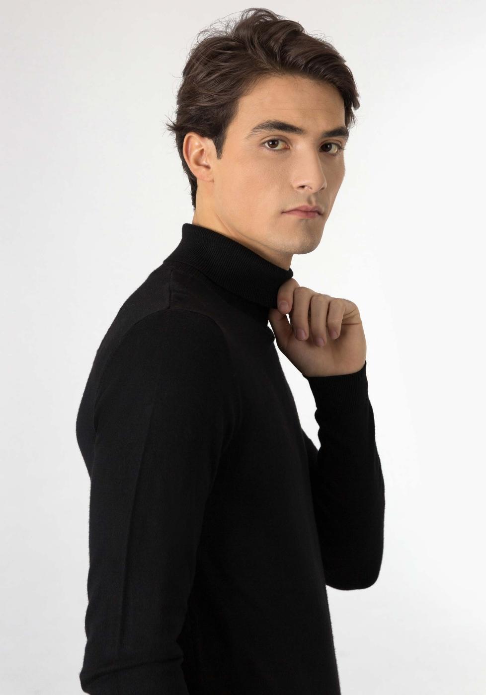 TIFFOSI JERSEY NEGRO CUELLO ALTO BOND