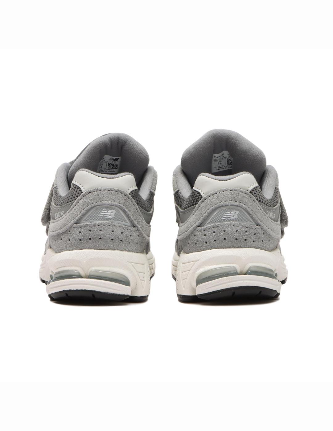 NEW BALANCE ZAPATILLA 2002 GRIS