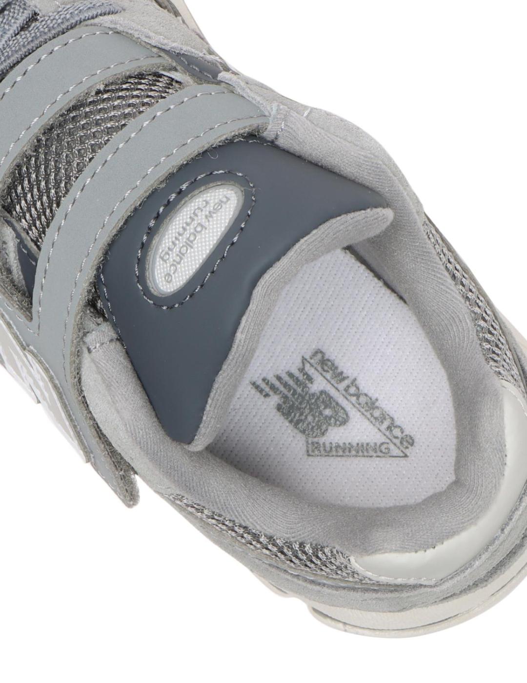 NEW BALANCE ZAPATILLA 2002 GRIS