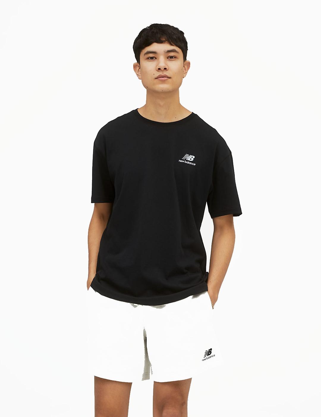 CAMISETA NEW BALANCE ESSENTIALS NEGRA
