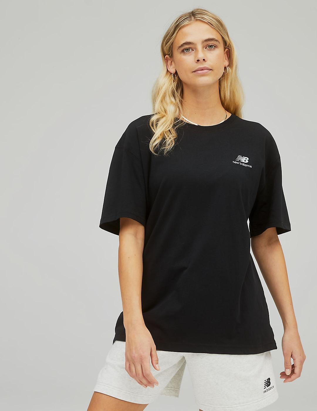 CAMISETA NEW BALANCE ESSENTIALS NEGRA