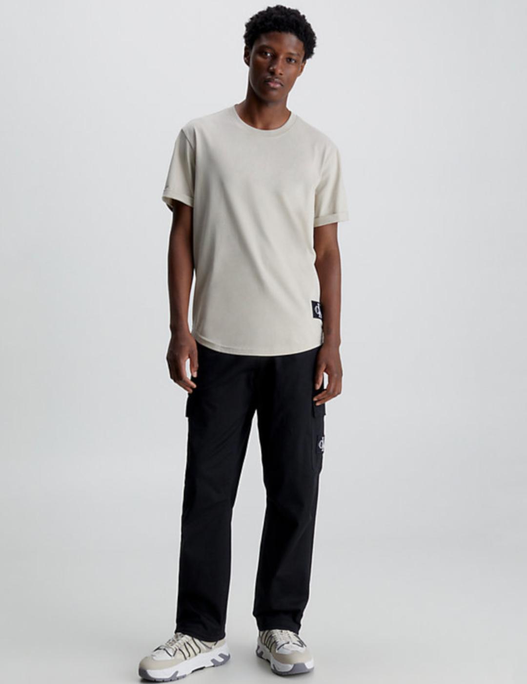 CALVIN KLEIN CAMISETA TAUPE BADGE TURN