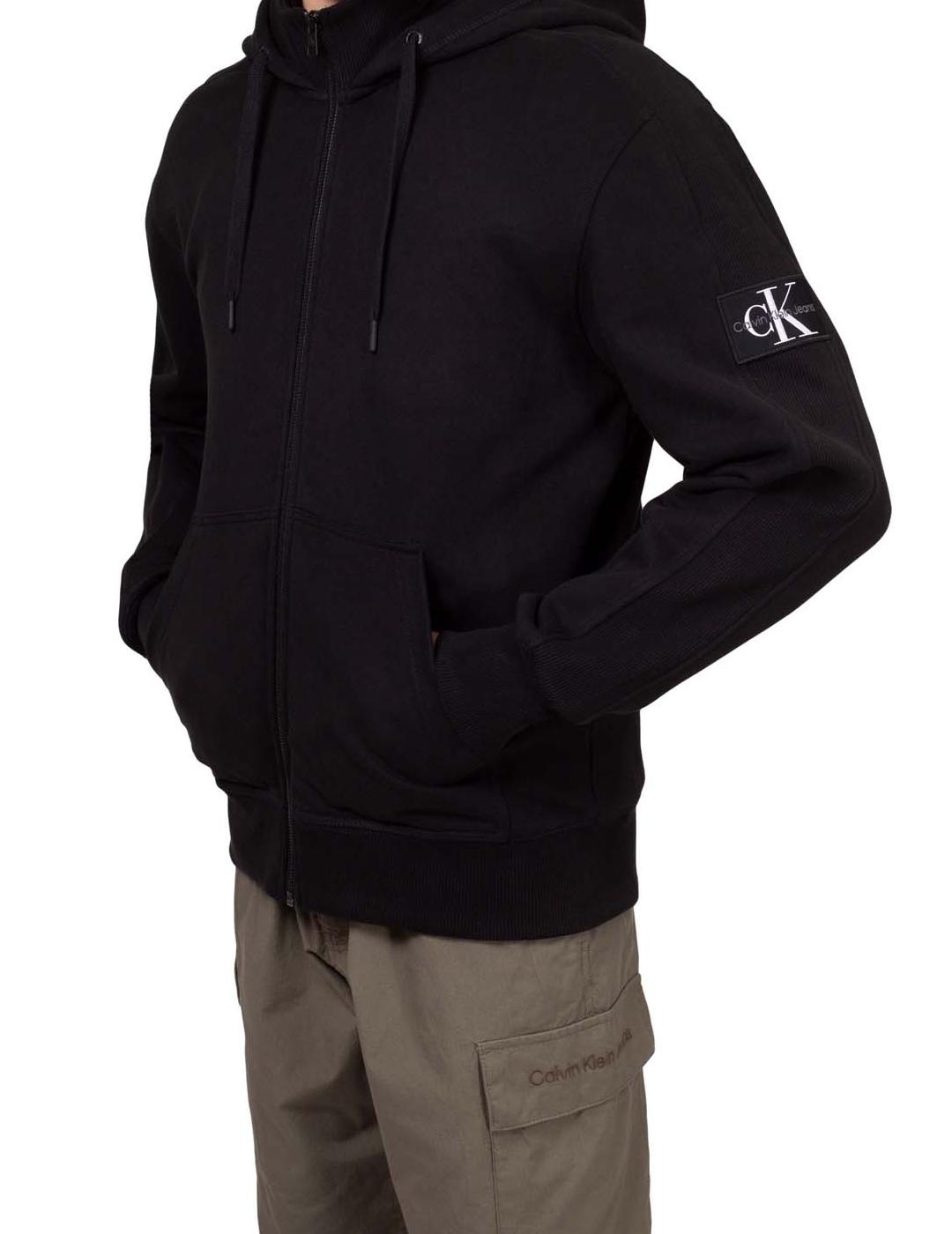 CALVIN KLEIN SUDADERA BADGE ZIP NEGRA