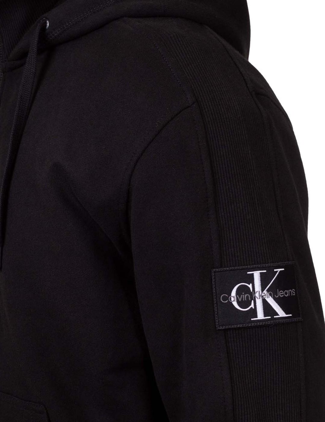 CALVIN KLEIN SUDADERA BADGE ZIP NEGRA