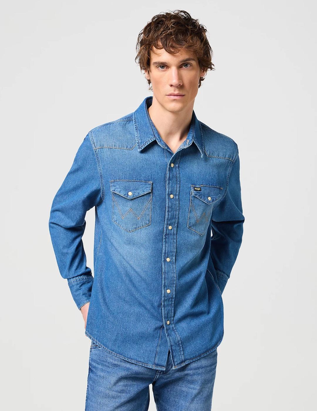 Camisas Wrangler azules para hombre.