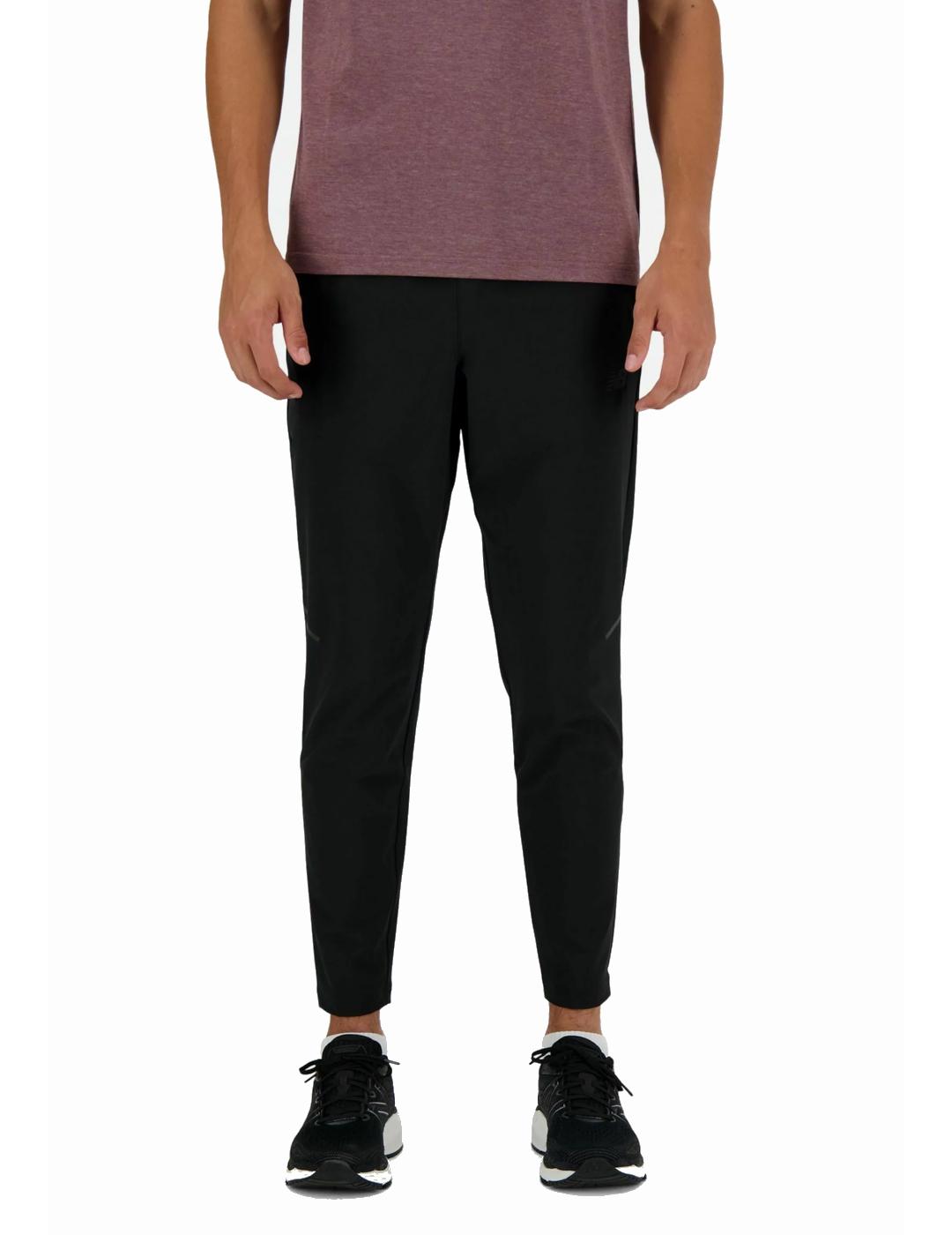 Pantalones New Balance negros para hombre.