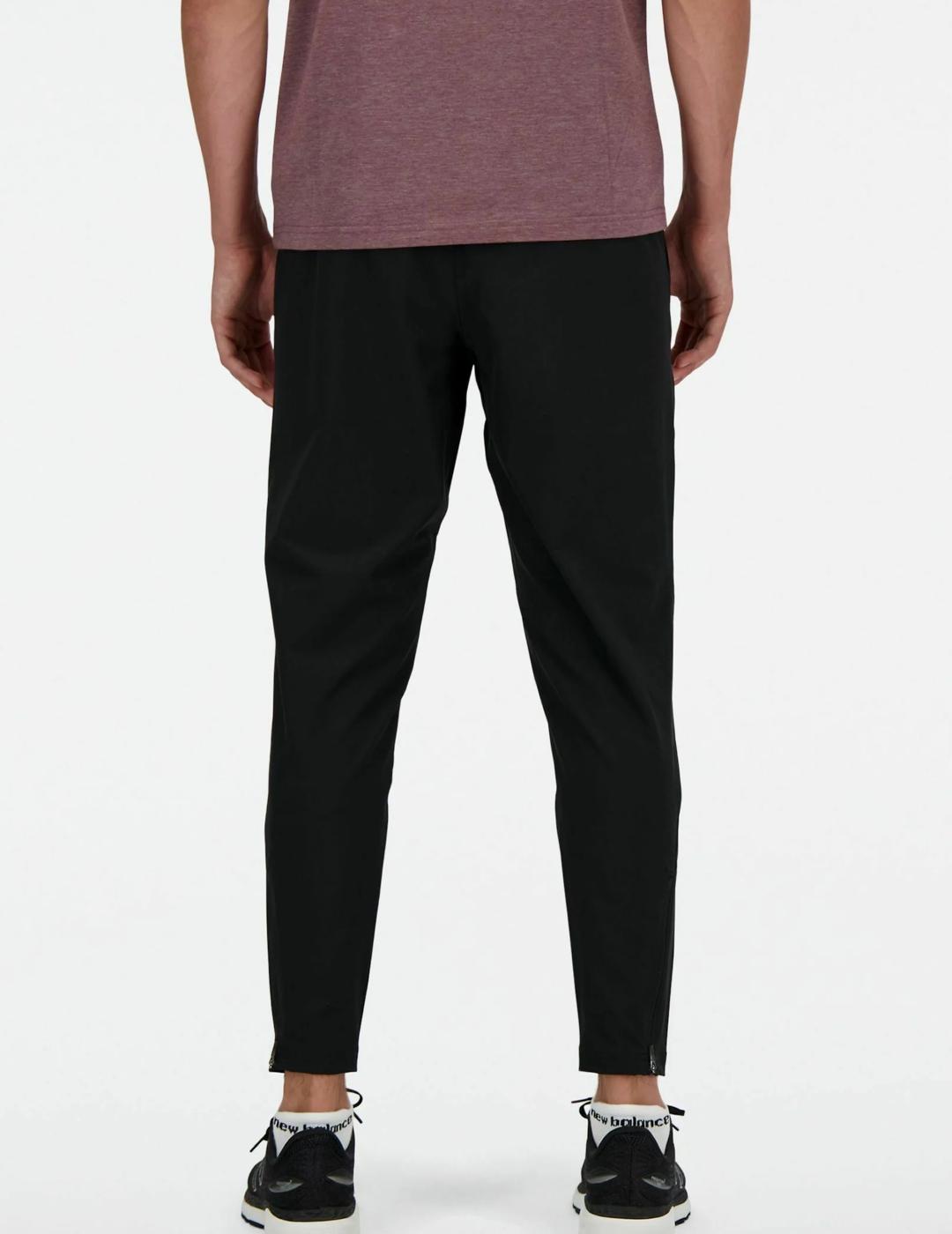 Pantalones New Balance negros para hombre.