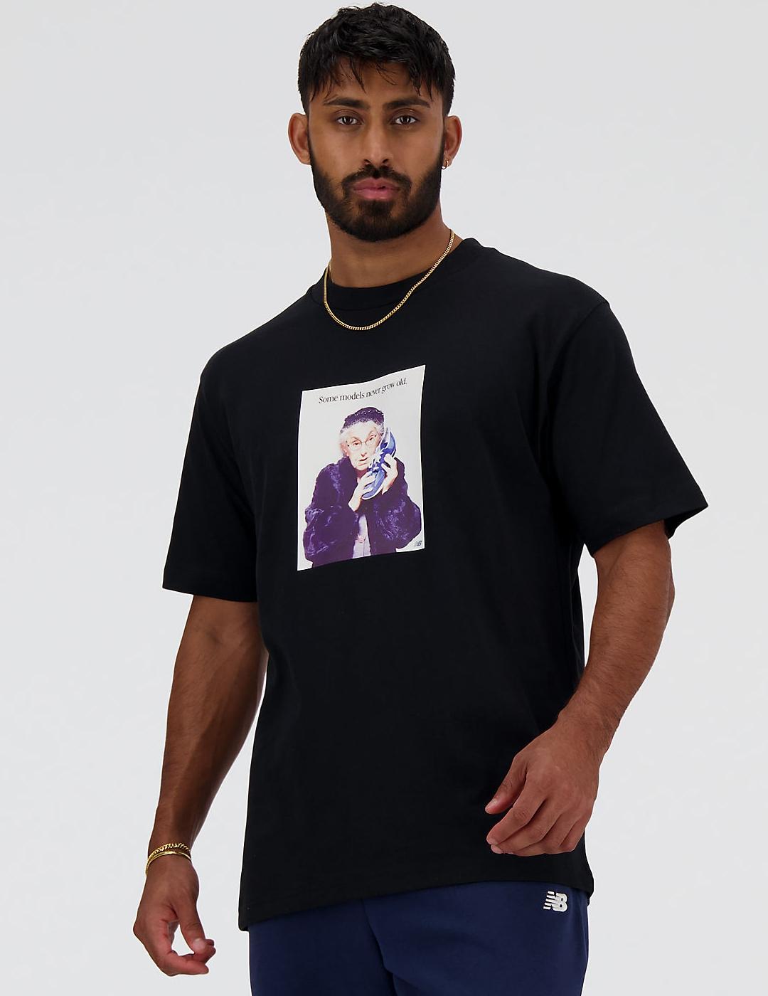 NEW BALANCE CAMISETA NEGRA NEVER AGE