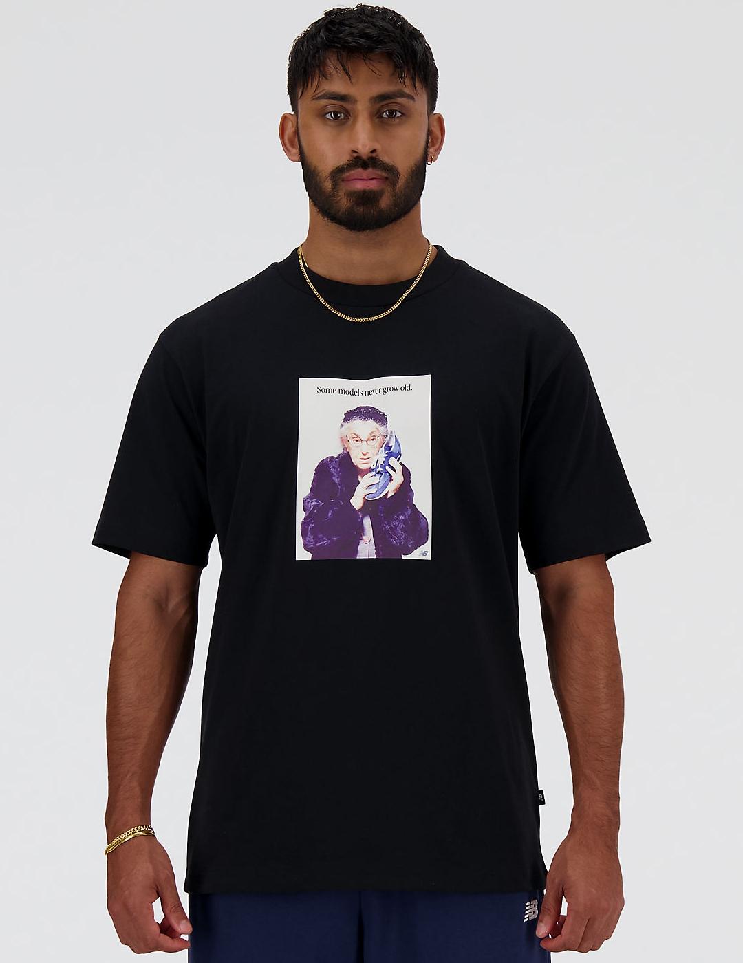 NEW BALANCE CAMISETA NEGRA NEVER AGE