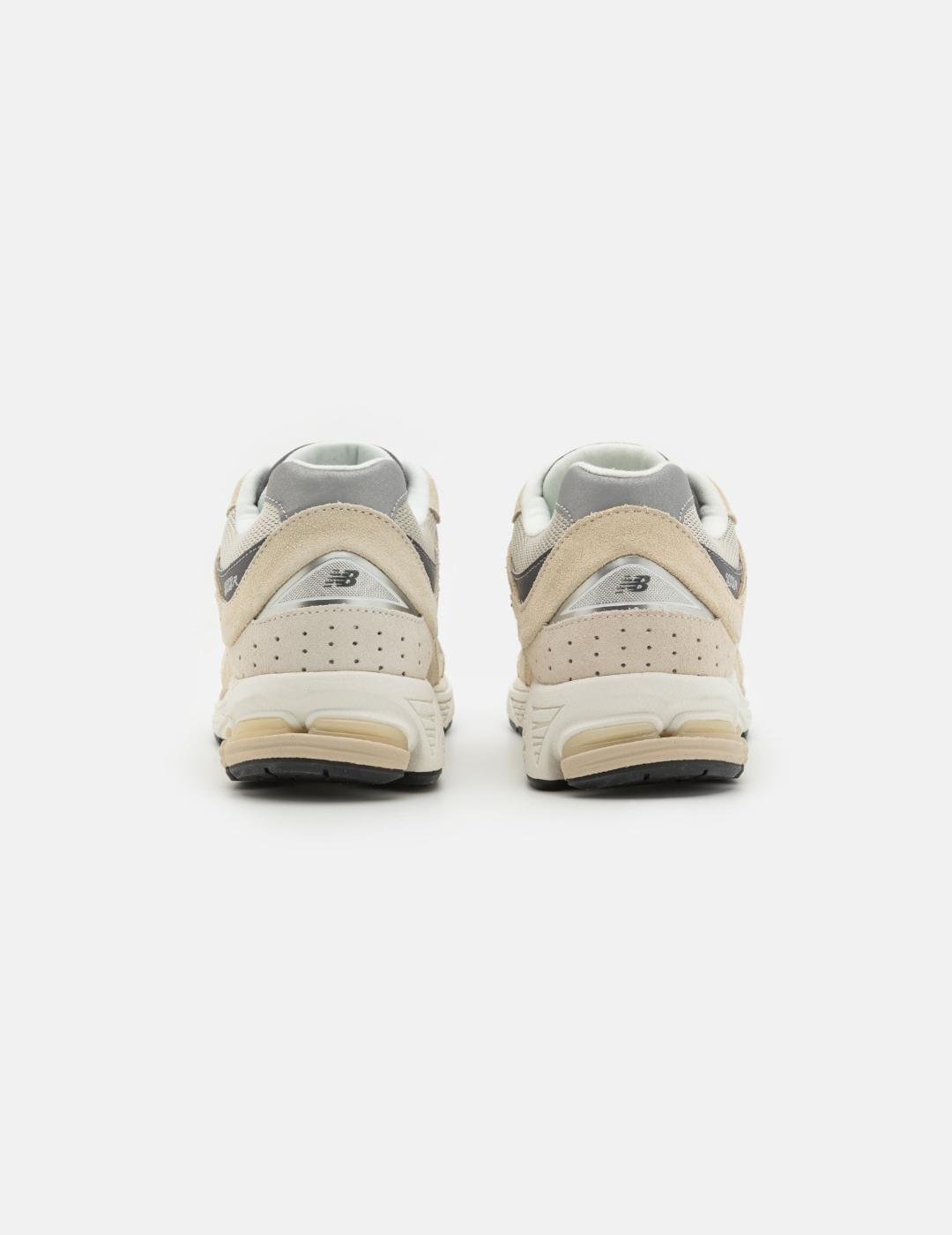 NEW BALANCE ZAPATILLA 2002 BEIGE GRIS OSCURO