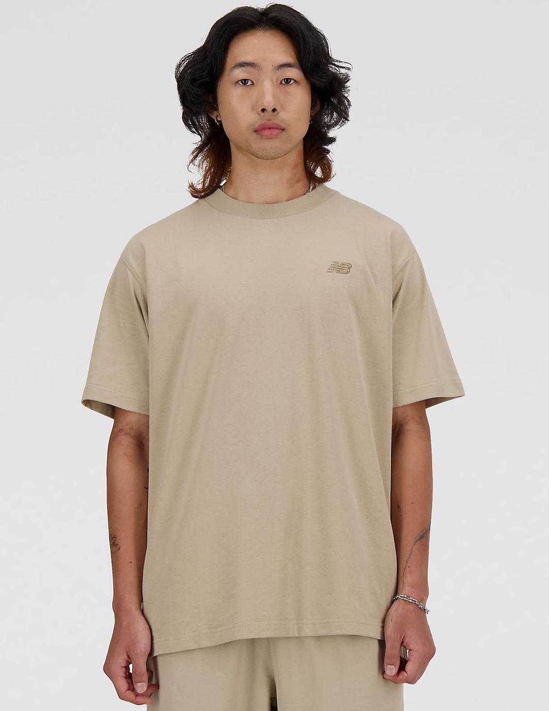 NEW BALANCE CAMISETA ATHLETICS BEIGE