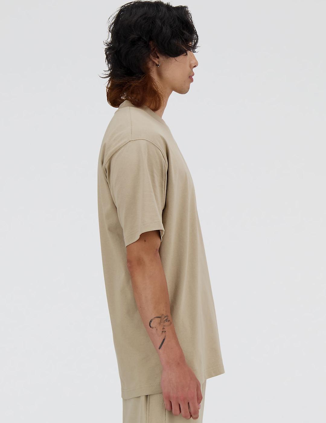 NEW BALANCE CAMISETA ATHLETICS BEIGE