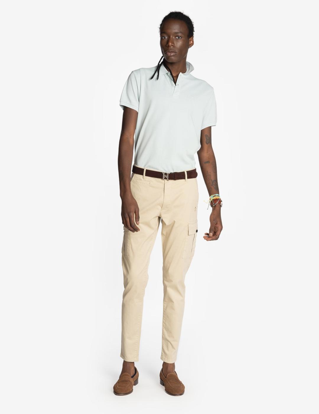 Pantalones chinos beige de Harper and Neyer: estilo y comodidad atemporal
