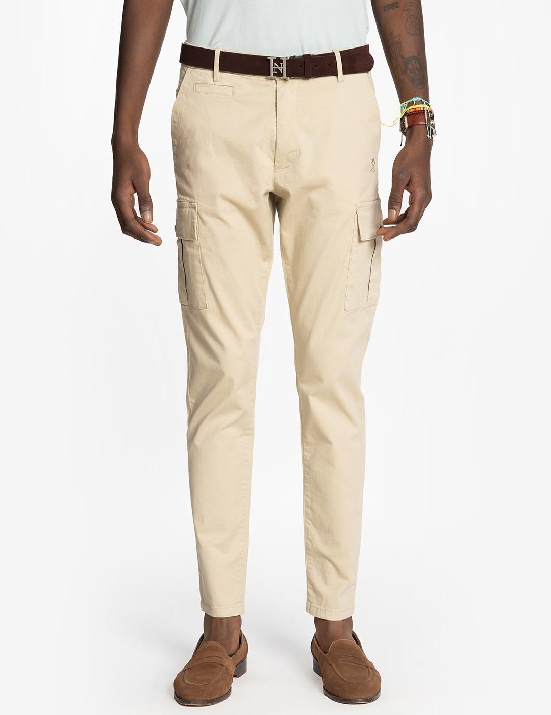 Pantalones chinos beige de Harper and Neyer: estilo y comodidad atemporal
