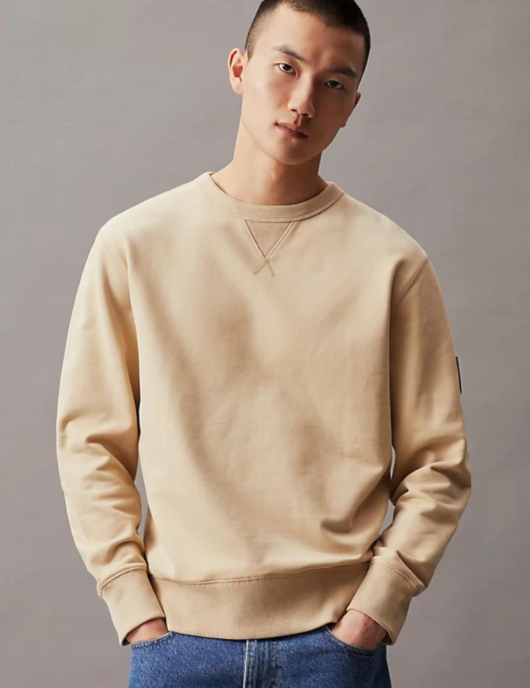 CALVIN KLEIN SUDADERA BADGE BEIGE