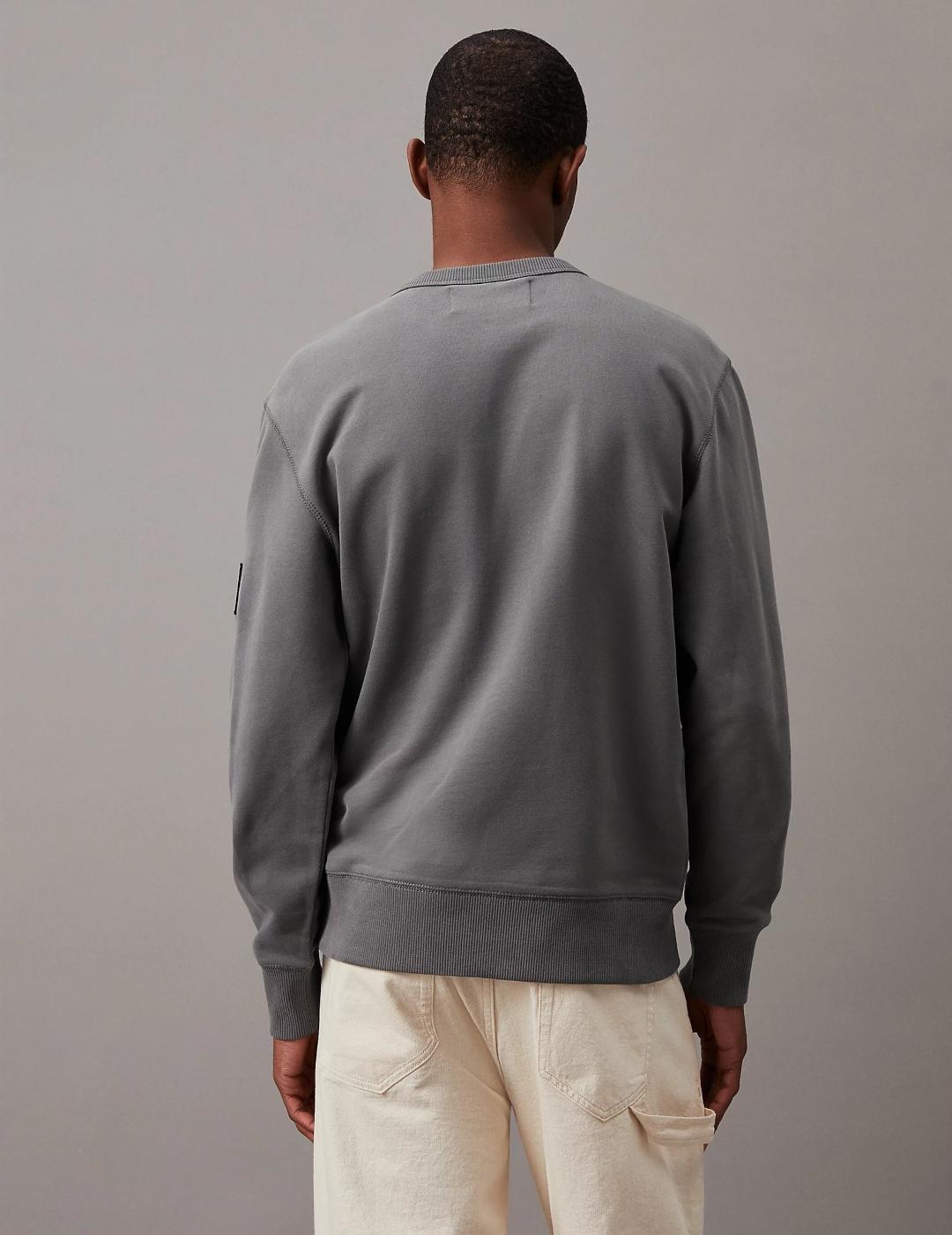 CALVIN KLEIN SUDADERA BADGE GRIS