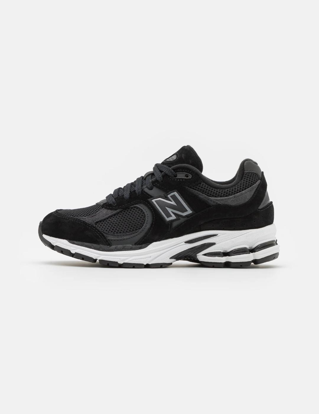 ZAPATILLA NEW BALANCE 2002R NEGRO BLANCO