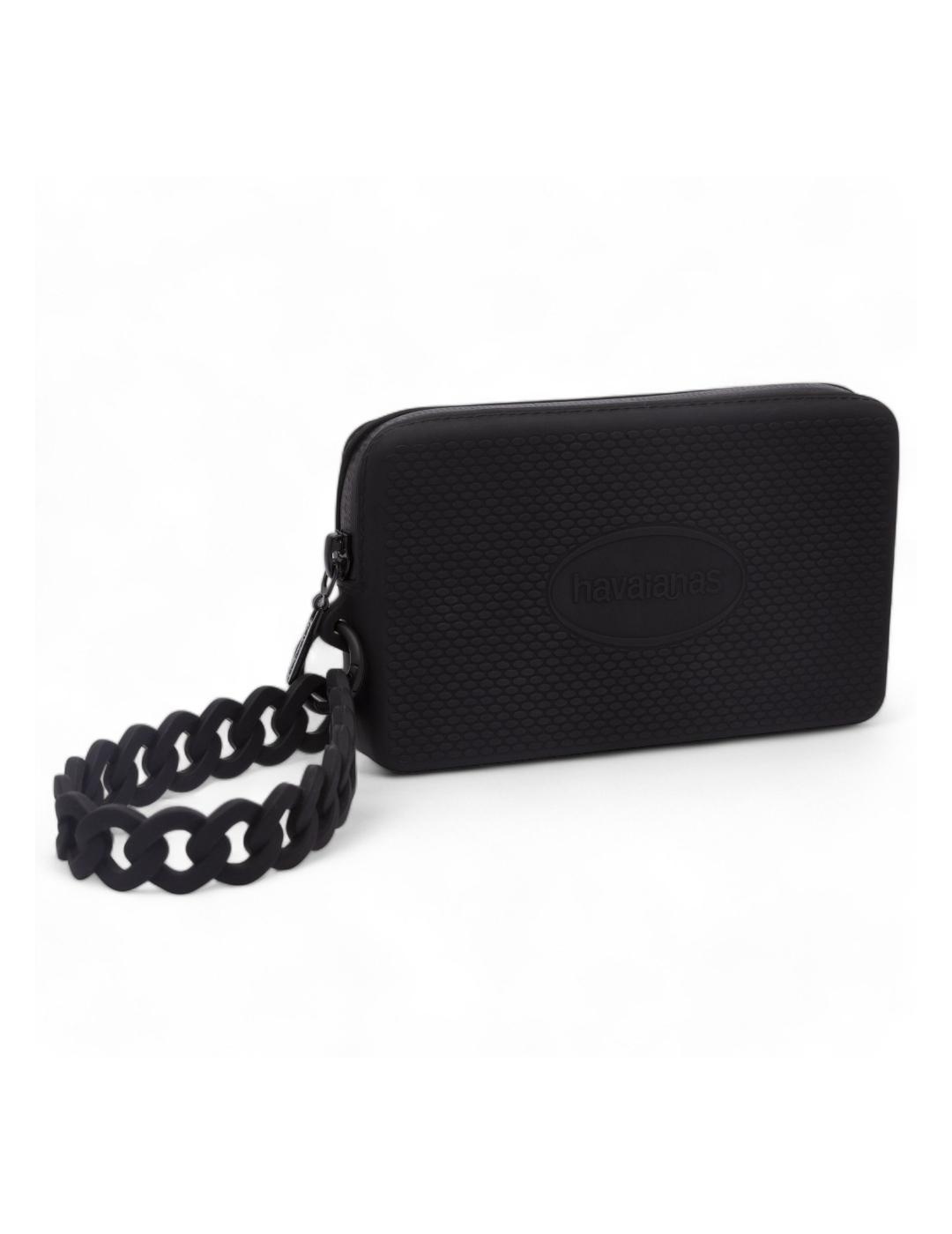 Descubre nuestra selección de bolsos y Havaianas negras para hombre