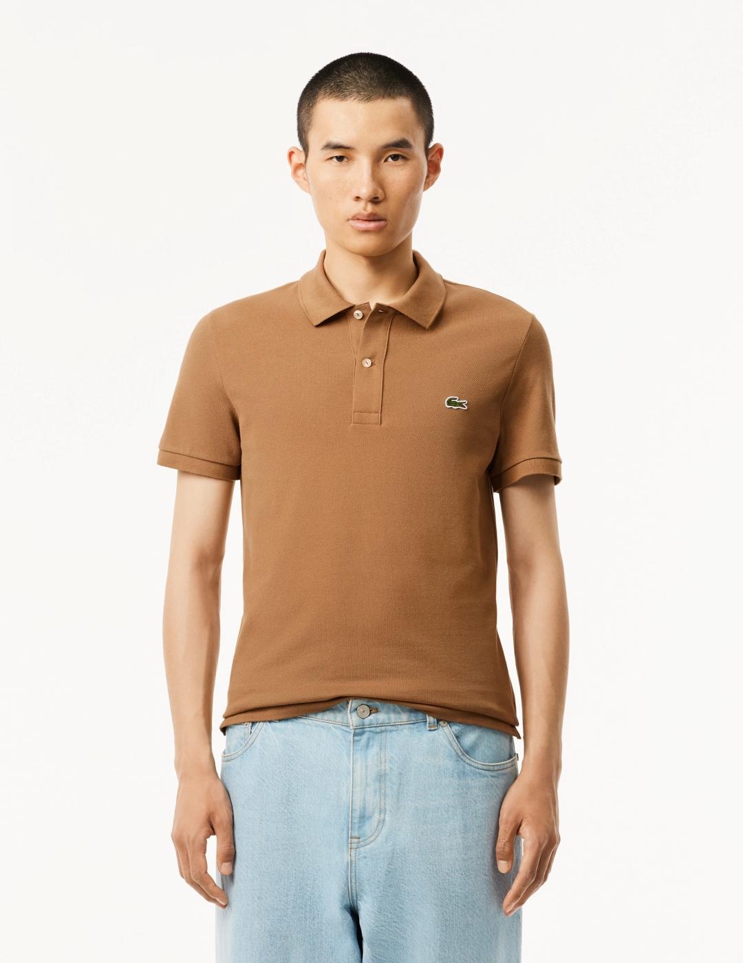 Polos Lacoste marrón para hombre: ¡Estilo clásico y elegante!