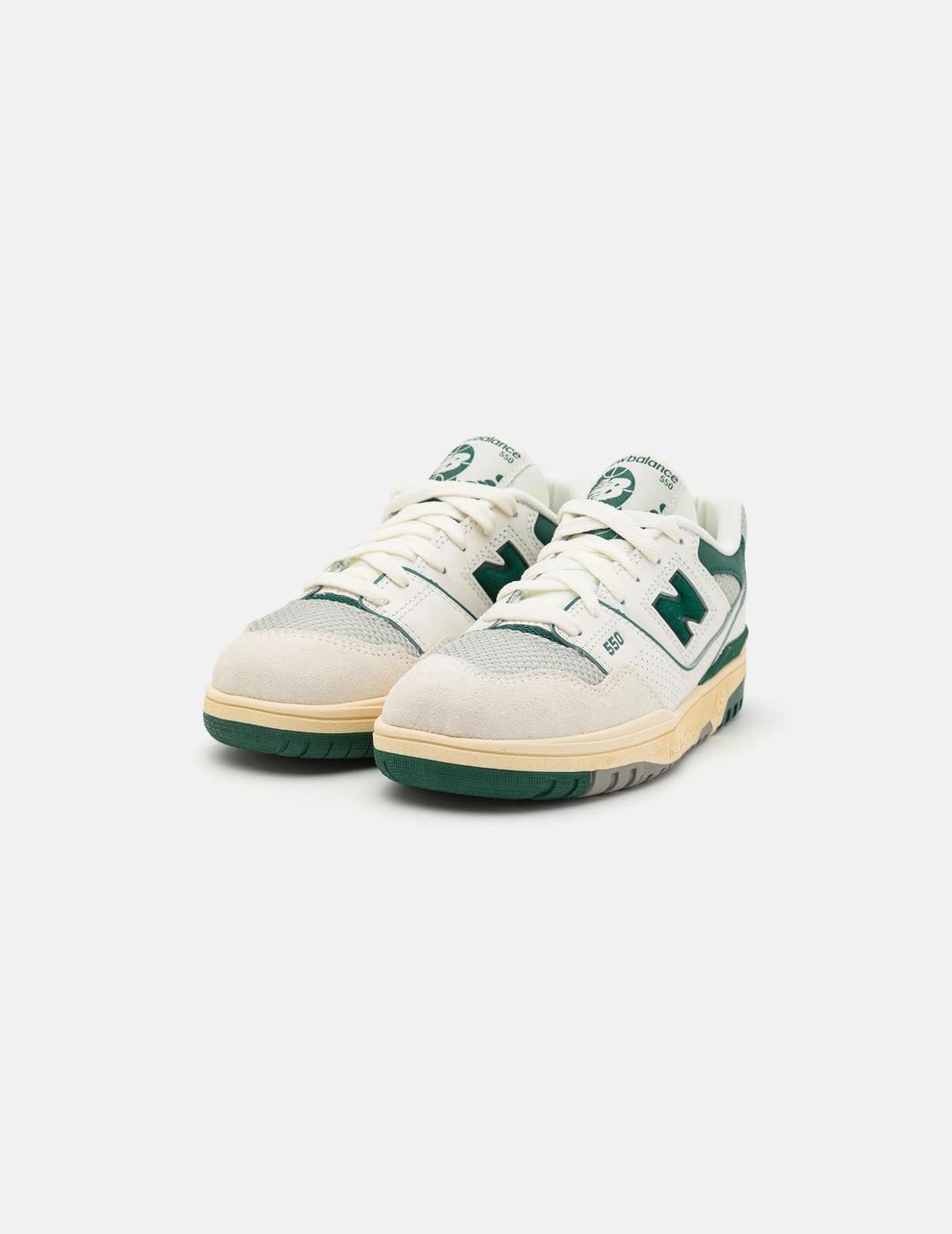 Zapatillas New Balance verdes para niño.