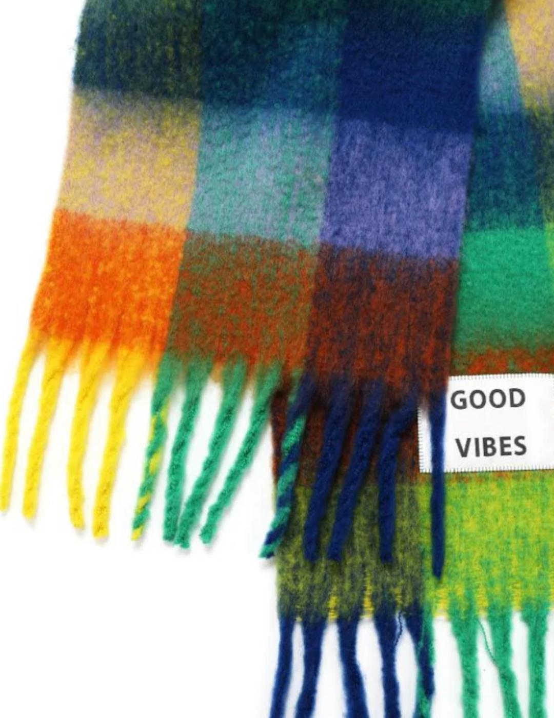 Fulares y bufandas multicolor unisex para hacer match con todo.