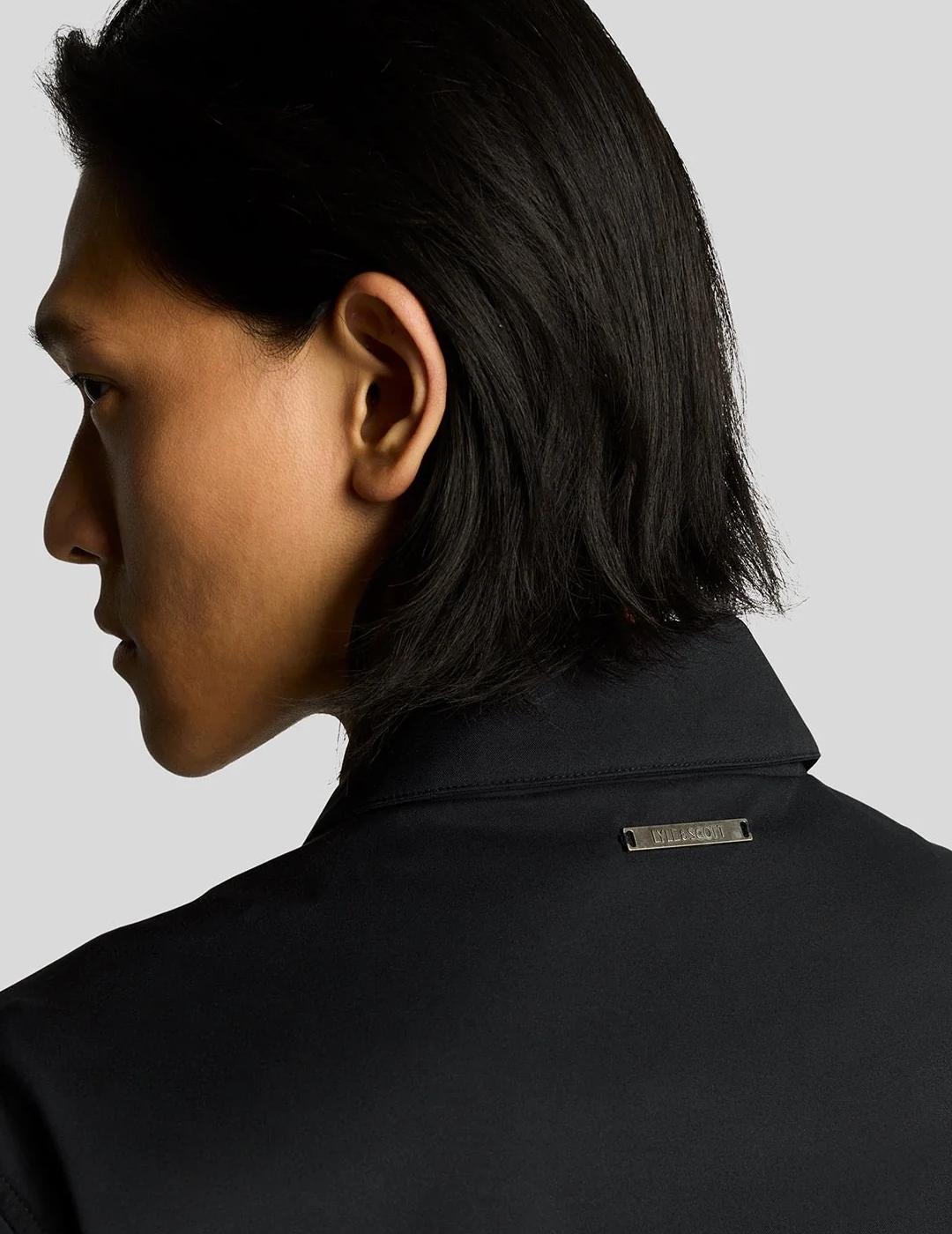 LYLE&SCOTT CHAQUETA NEGRA TECH TWILL OVERSIZE