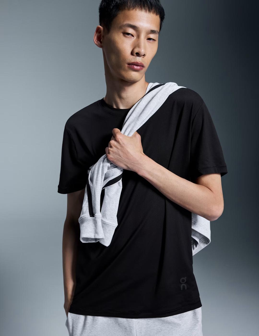 ON CAMISETA NEGRA STUDIO T1