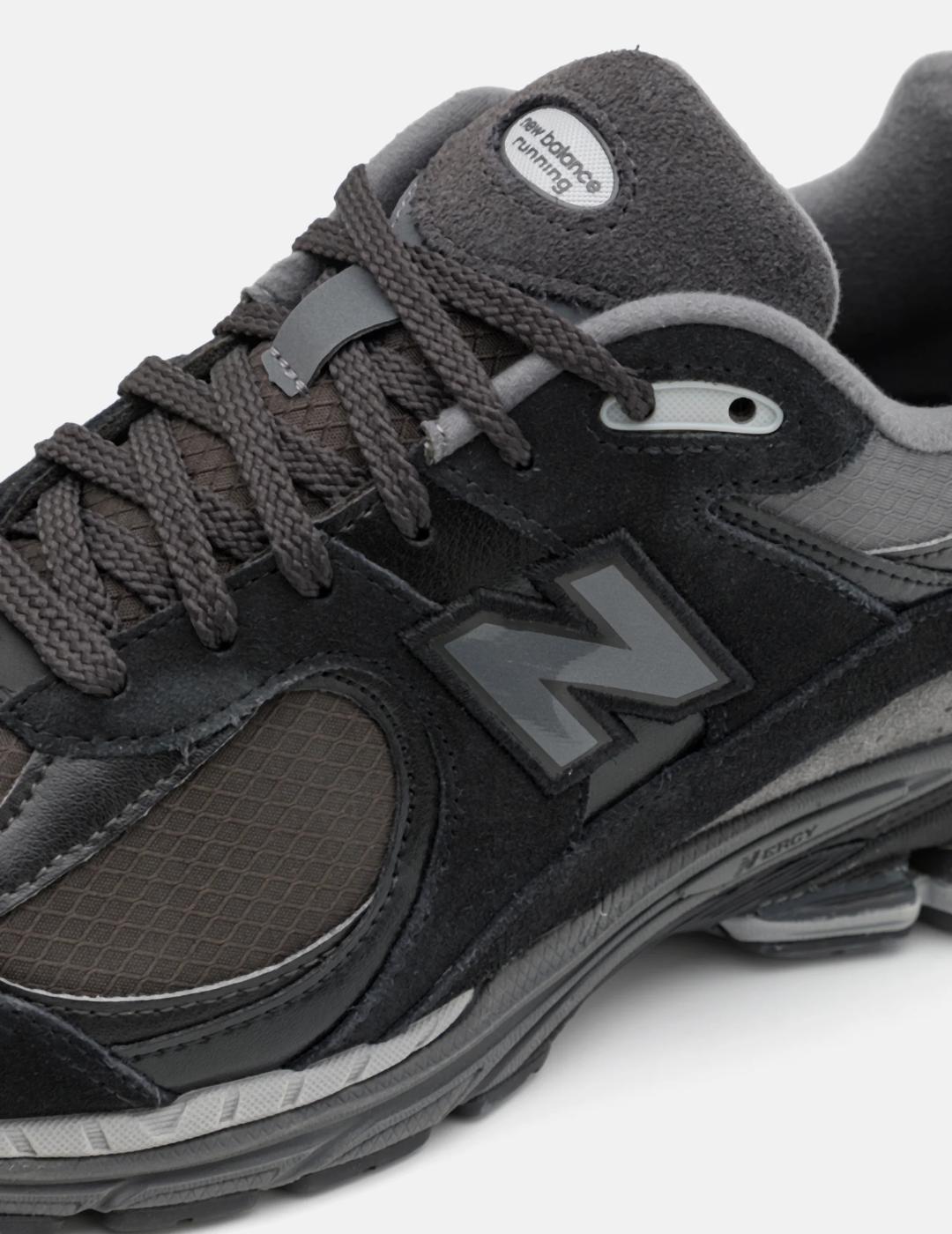 NEW BALANCE 2002 GRIS NEGRO