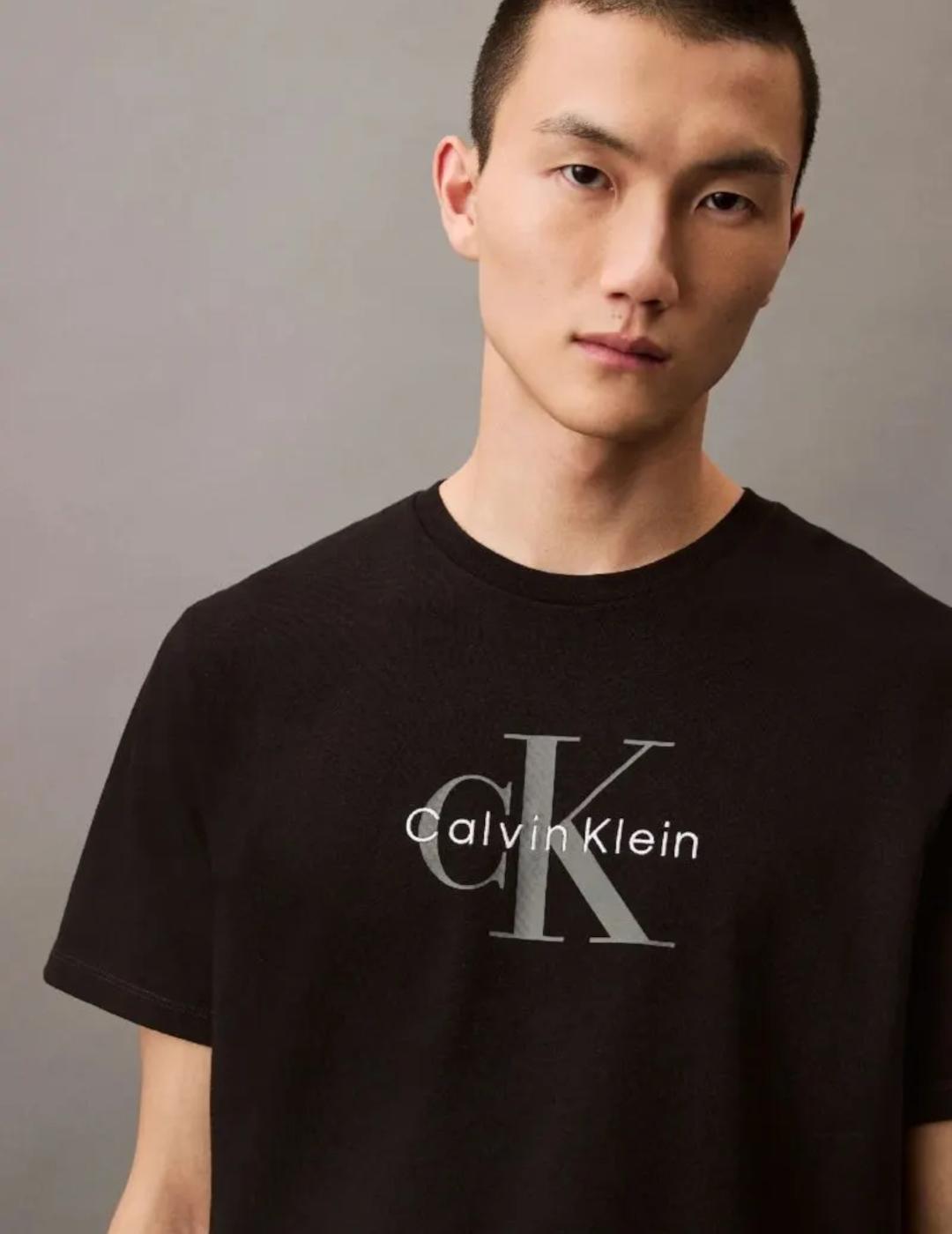 CALVIN KLEIN CAMISETA NEGRA HERO
