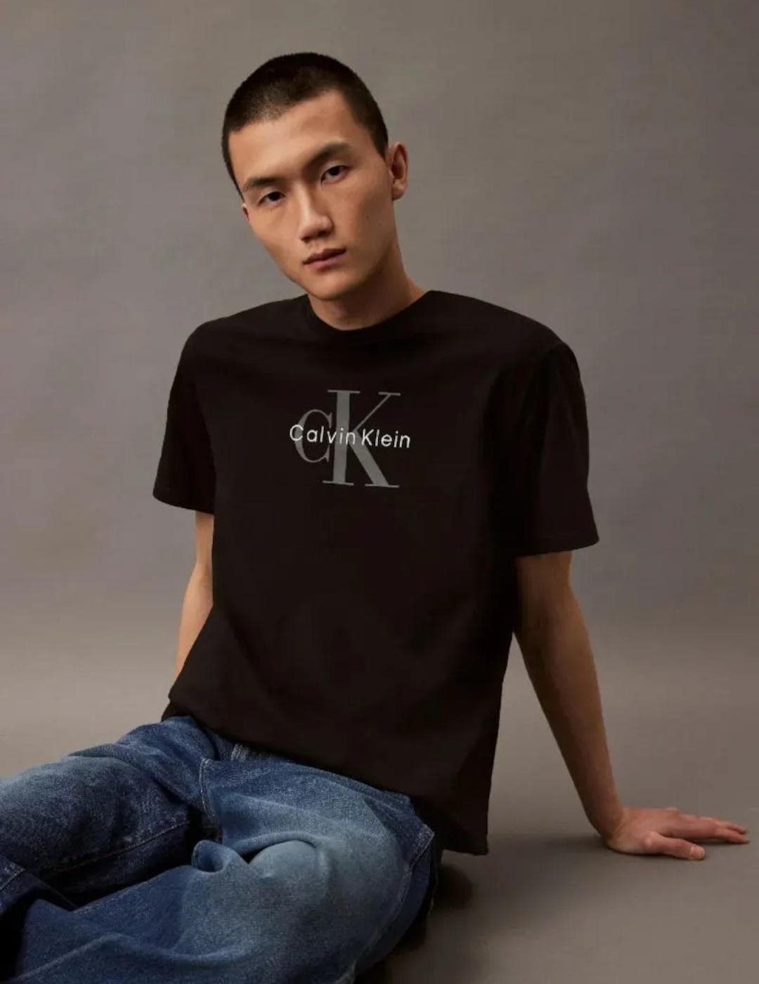 CALVIN KLEIN CAMISETA NEGRA HERO