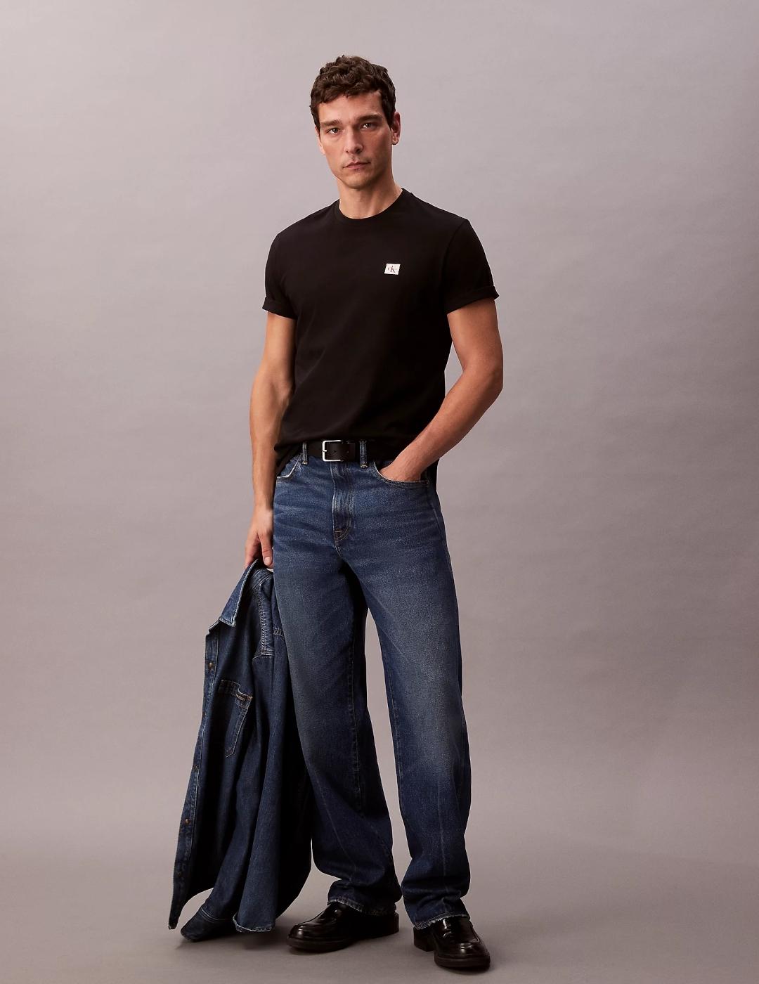 CALVIN KLEIN CAMISETA NEGRA BADGE