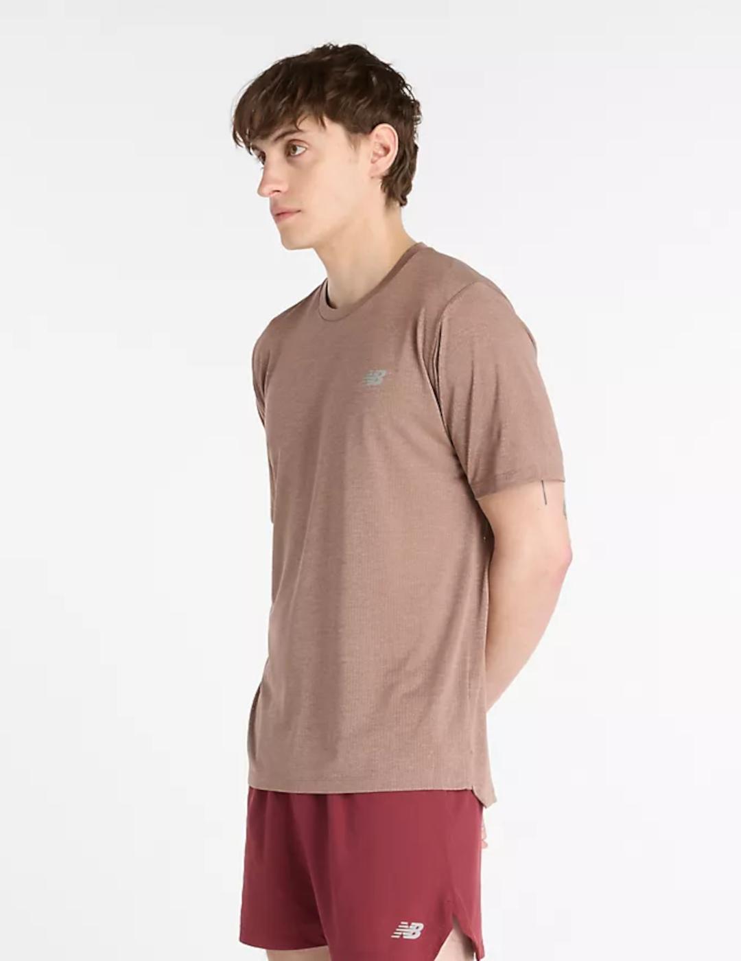 NEW BALANCE CAMISETA MARRON TECNICA