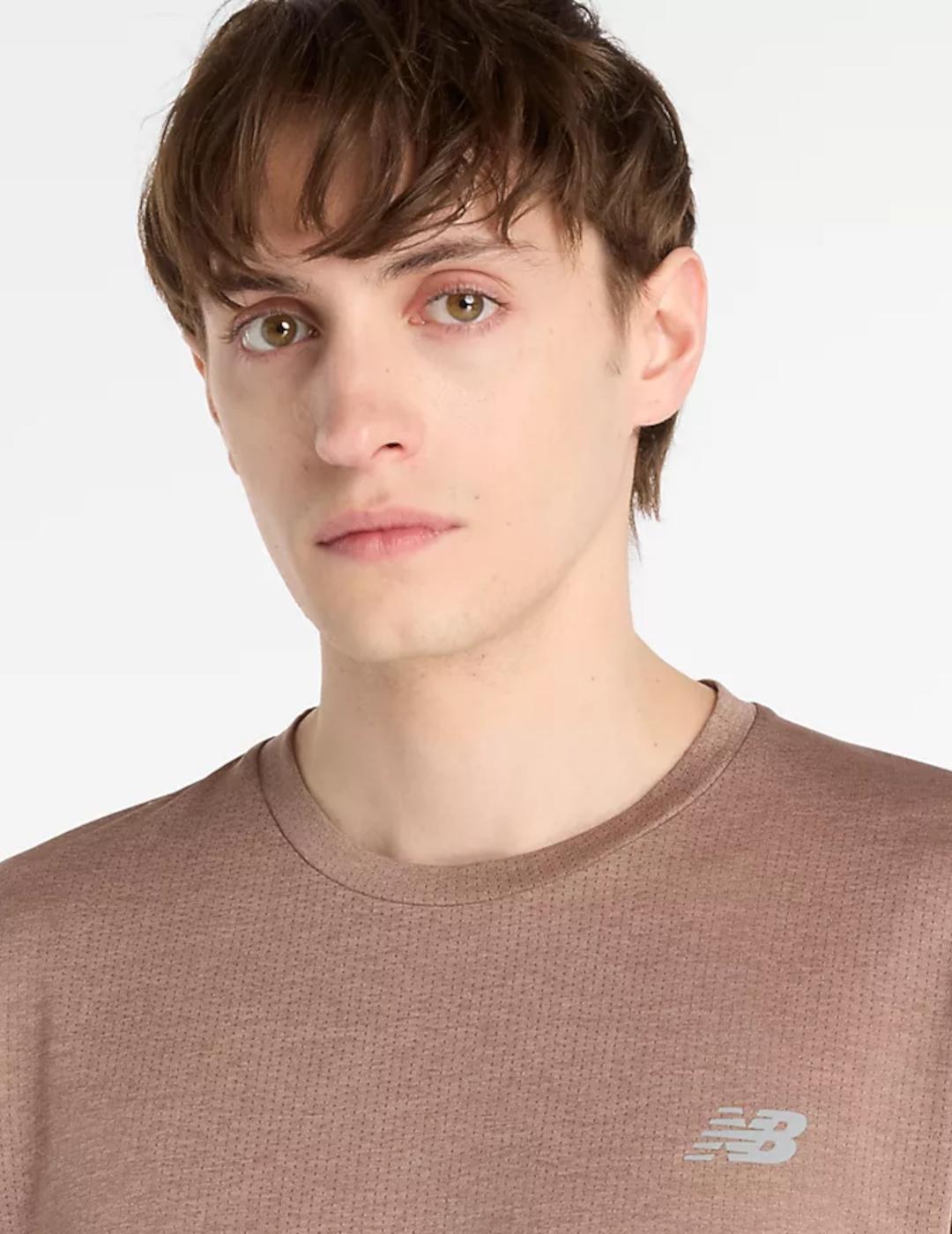 NEW BALANCE CAMISETA MARRON TECNICA