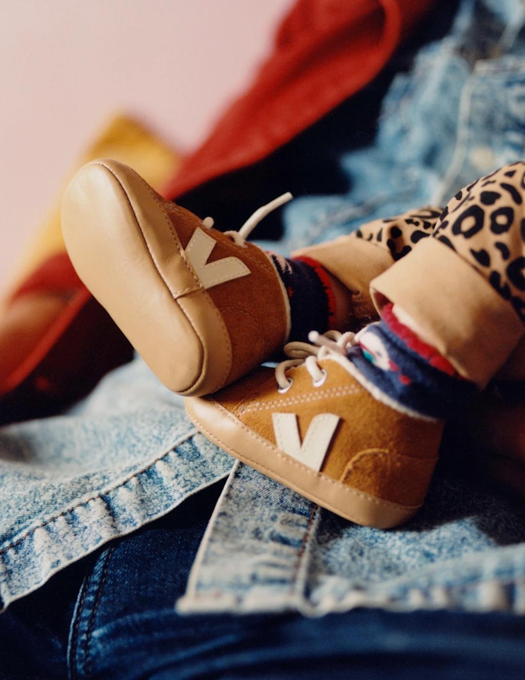 VEJA BABY SUEDE CAMEL PIERRE