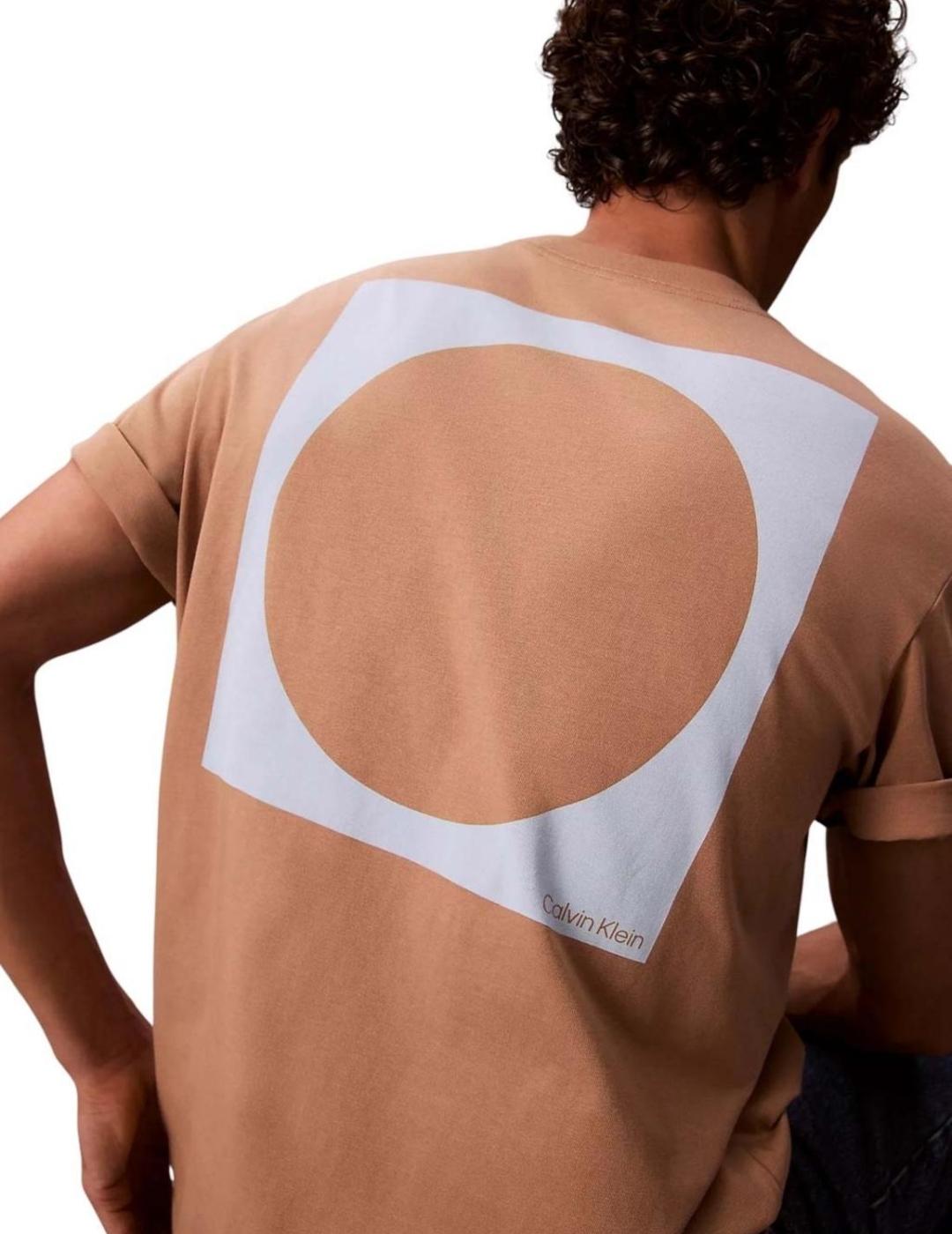 CALVIN KLEIN CAMISETA MARRÓN